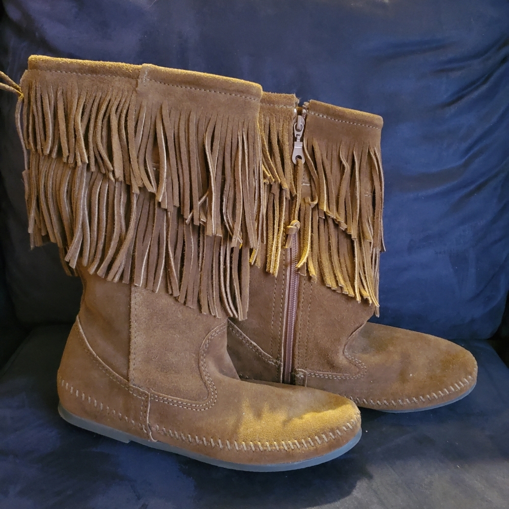 Minnetonka Suede Fringe Boots size 8